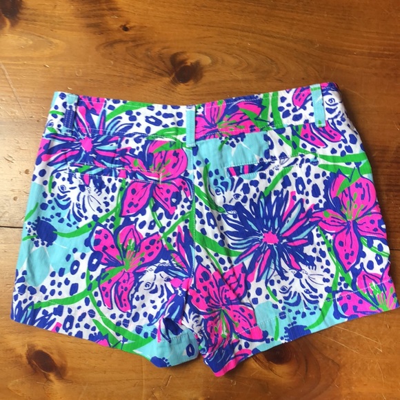 Lilly Pulitzer🦄🔮🎨🪲☮️💜Callahan shorts - perfect condition - Picture 2 of 4